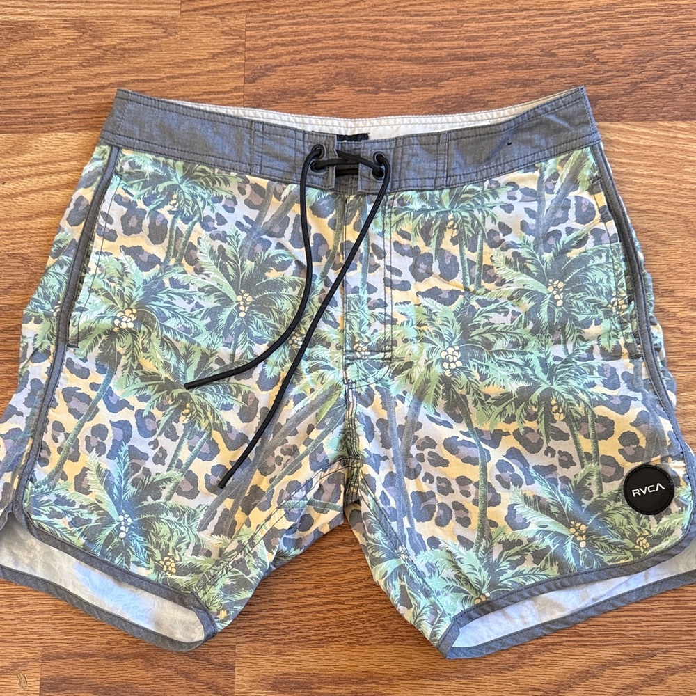 RVCA Men's Palm and Leopard Print Swim Shorts - Green and Gray